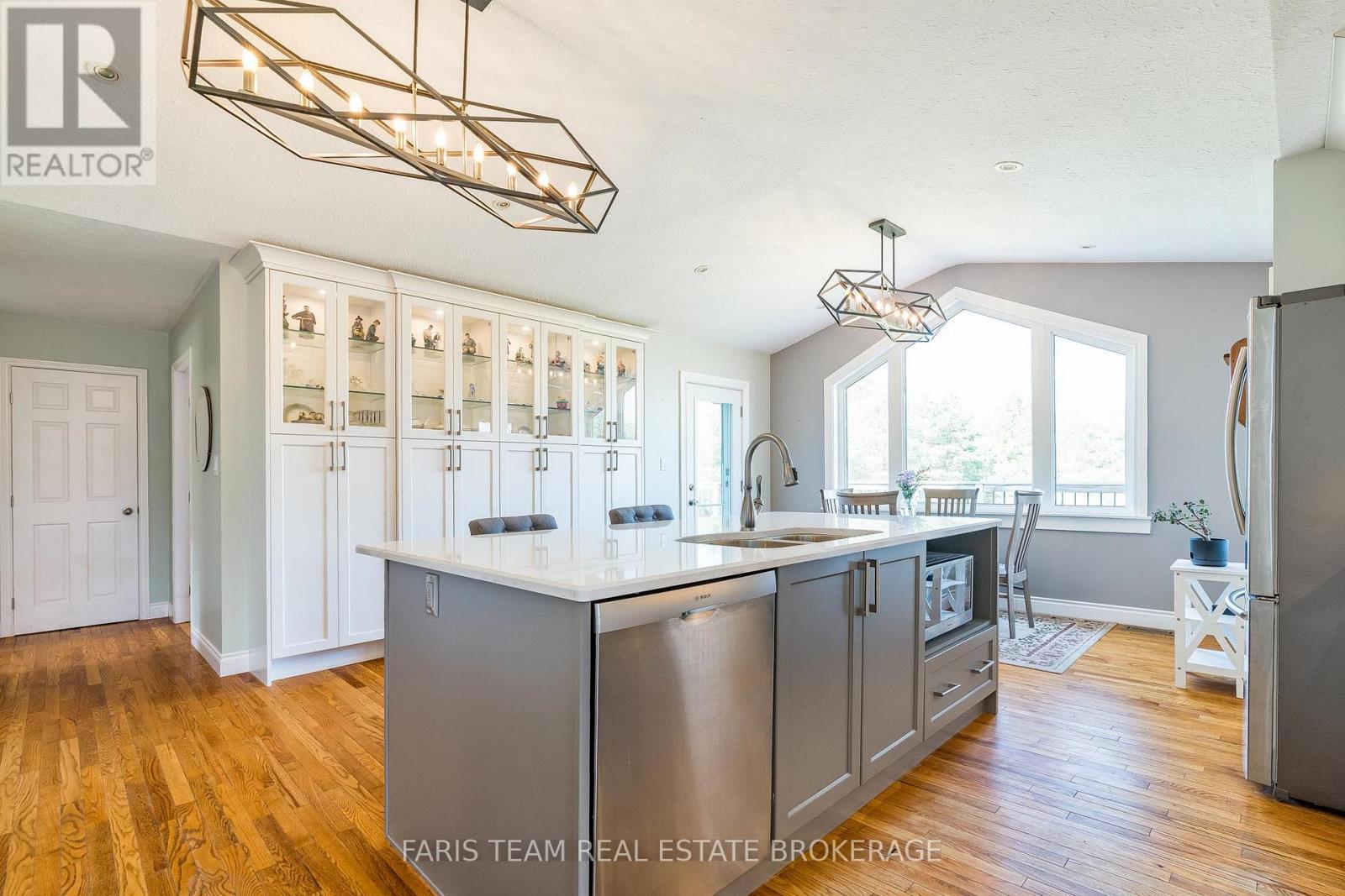 735519 West Back Line, West Grey, ON - Indoor Photo Showing Kitchen