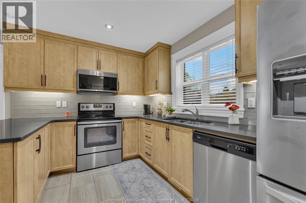 8475 Wyandotte Unit# 116, Windsor, ON - Indoor Photo Showing Kitchen With Stainless Steel Kitchen With Double Sink
