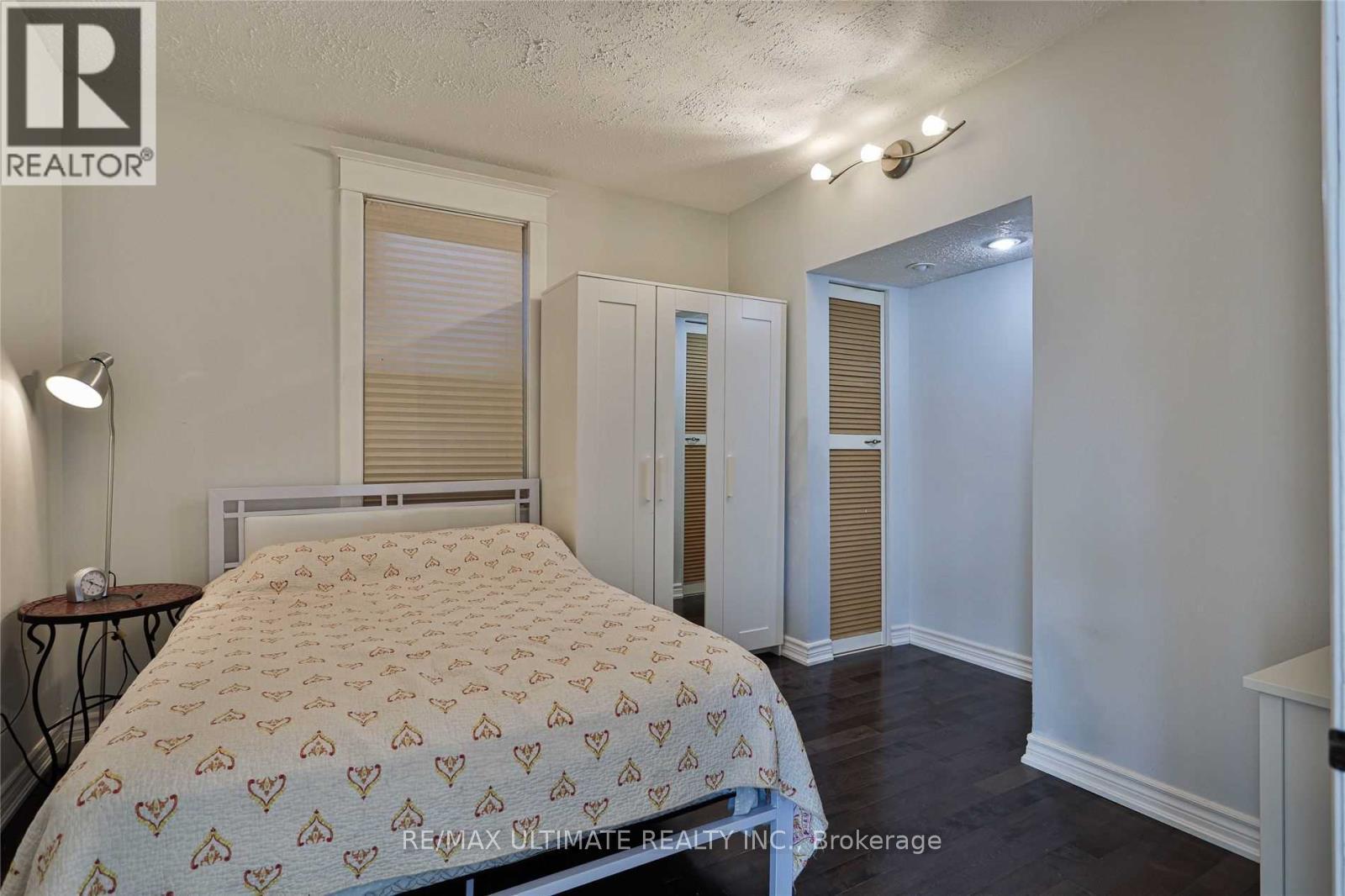 49 Fourth Street, Toronto, ON - Indoor Photo Showing Bedroom
