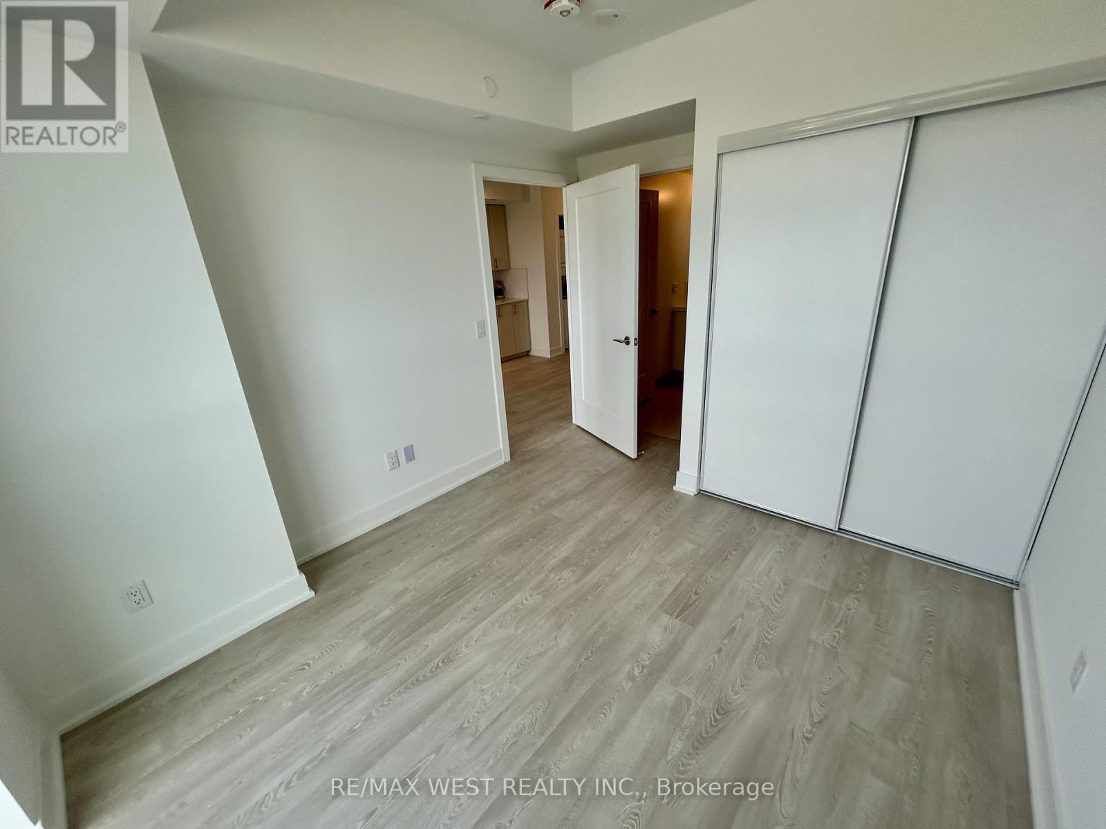 1831 - 2545 Simcoe Street N, Oshawa, ON - Indoor Photo Showing Other Room