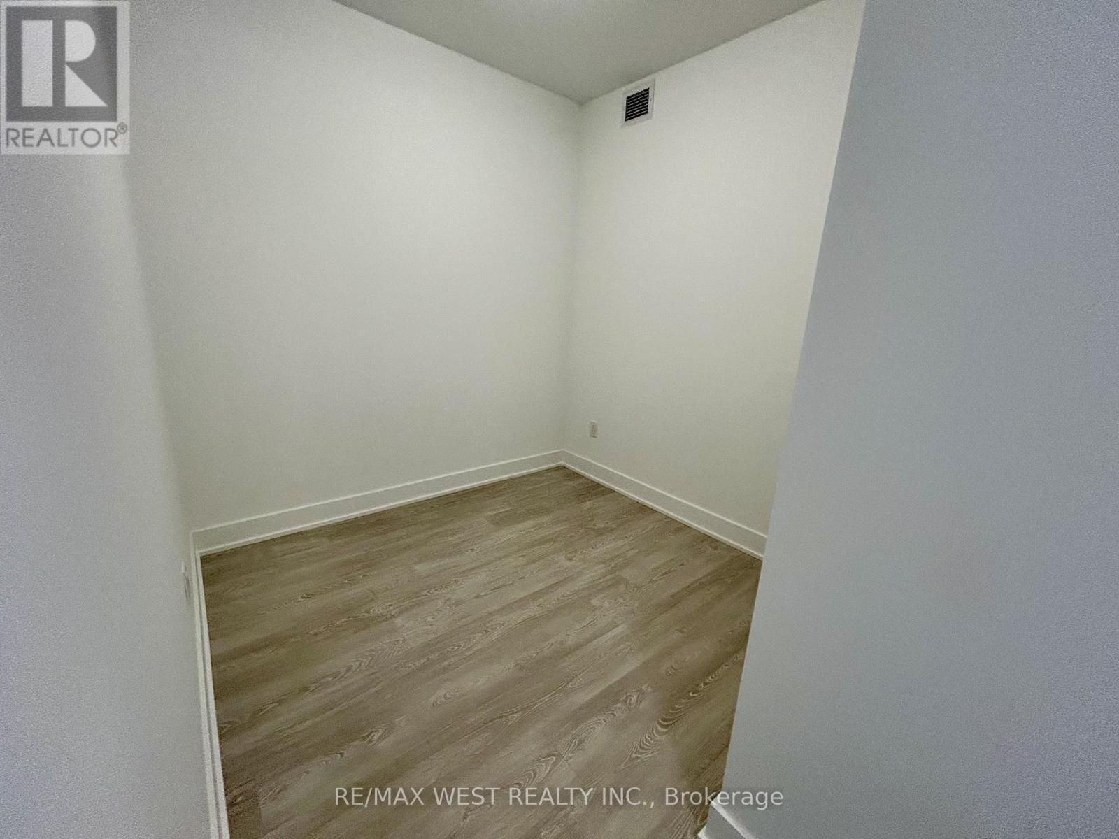 1831 - 2545 Simcoe Street N, Oshawa, ON - Indoor Photo Showing Other Room