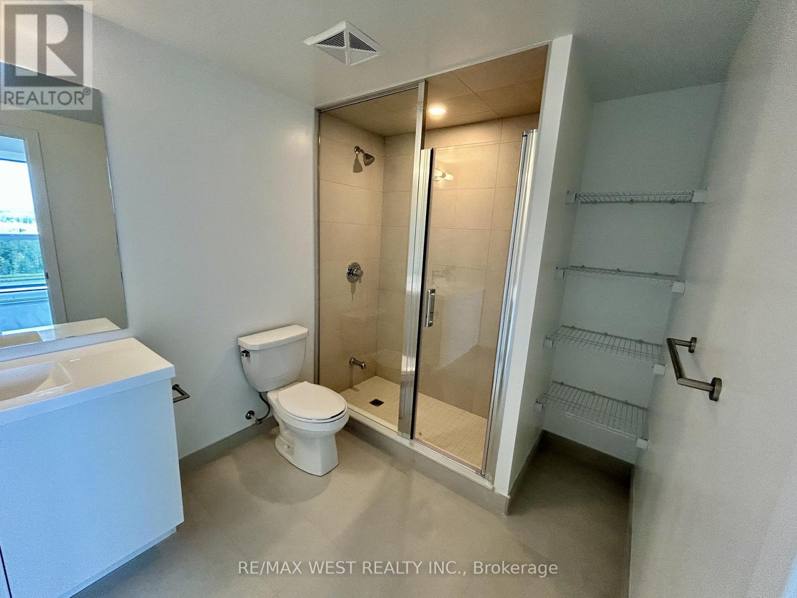 1831 - 2545 Simcoe Street N, Oshawa, ON - Indoor Photo Showing Bathroom