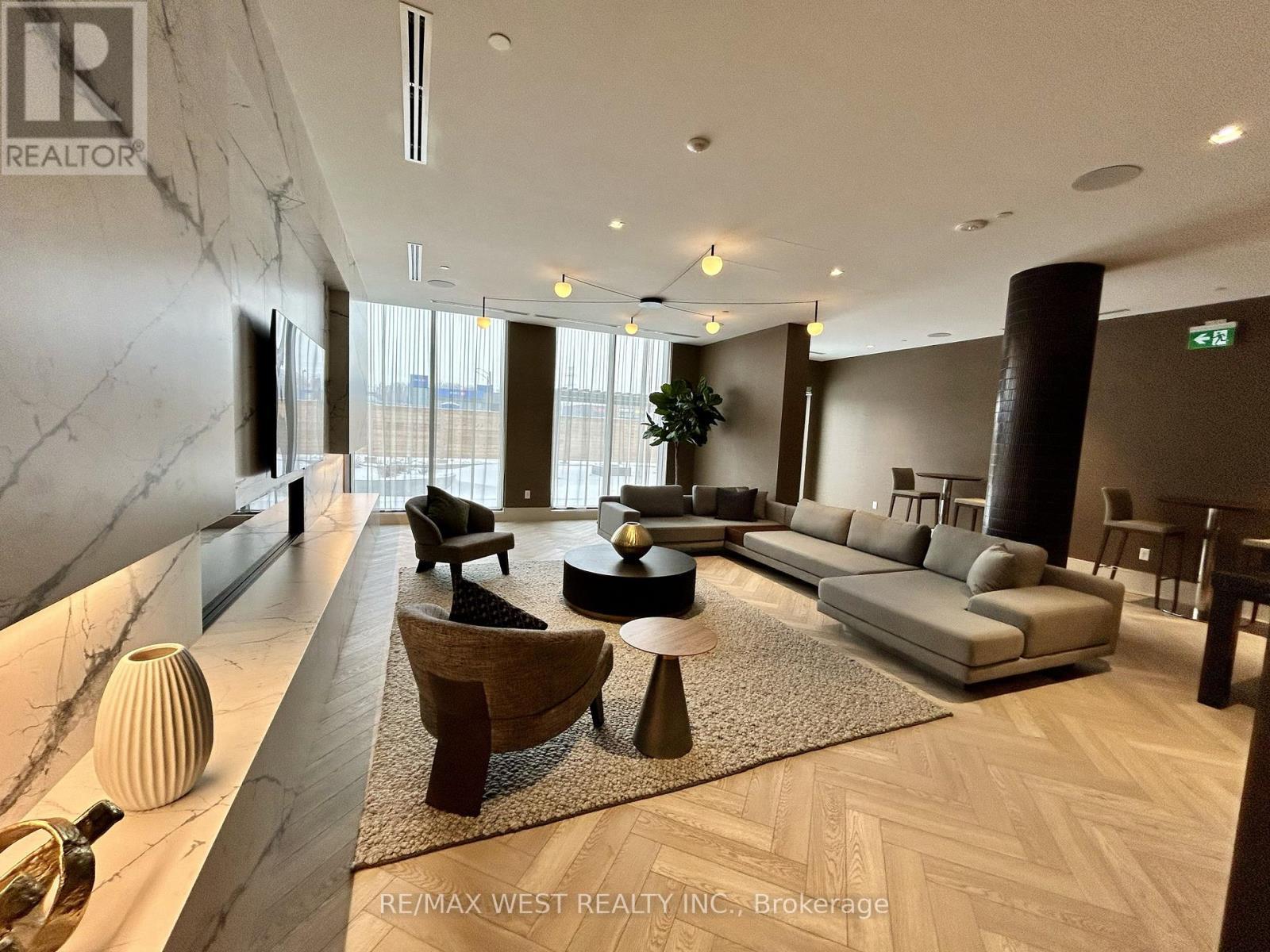 1831 - 2545 Simcoe Street N, Oshawa, ON - Indoor