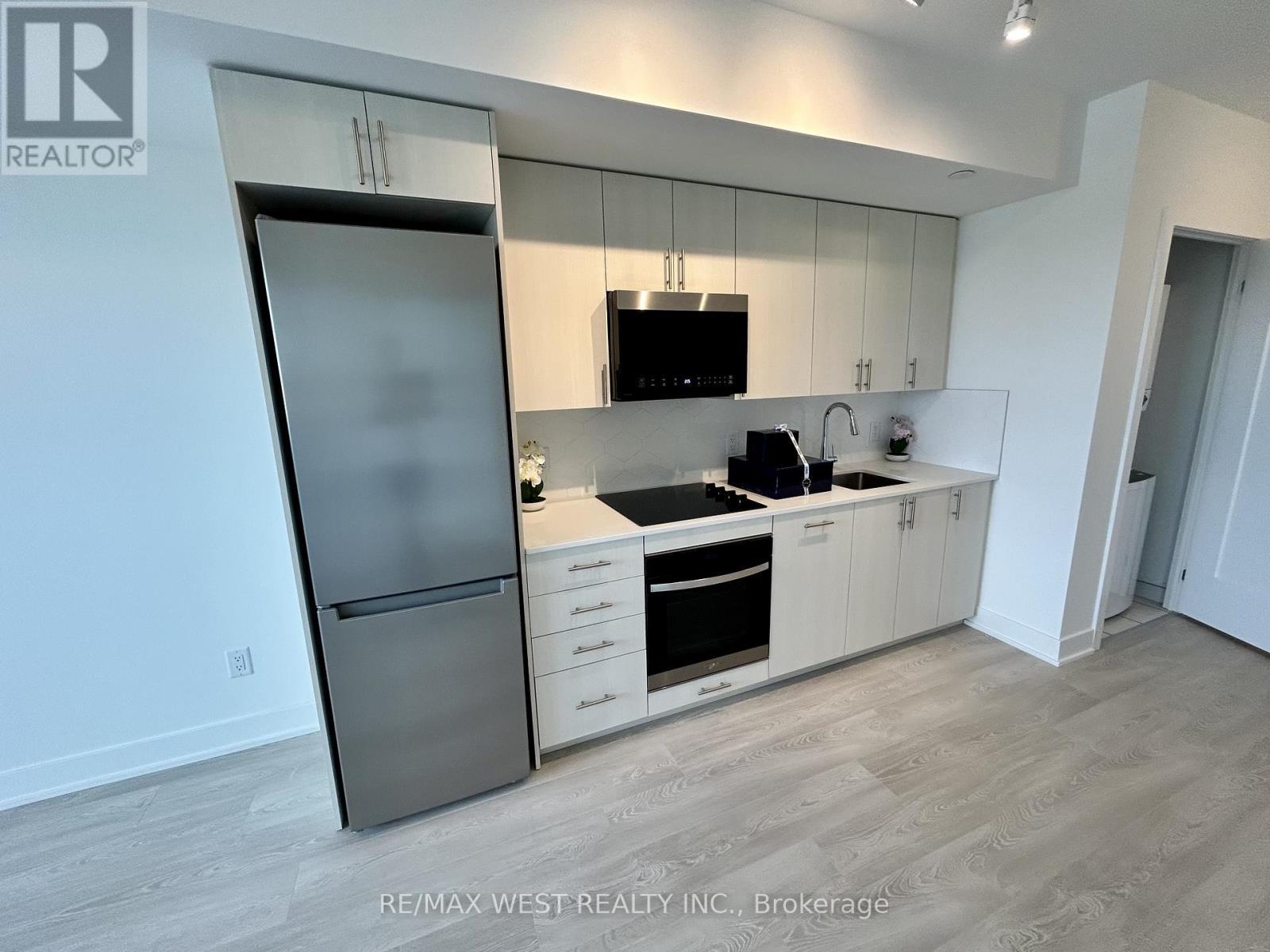 1831 - 2545 Simcoe Street N, Oshawa, ON - Indoor Photo Showing Kitchen