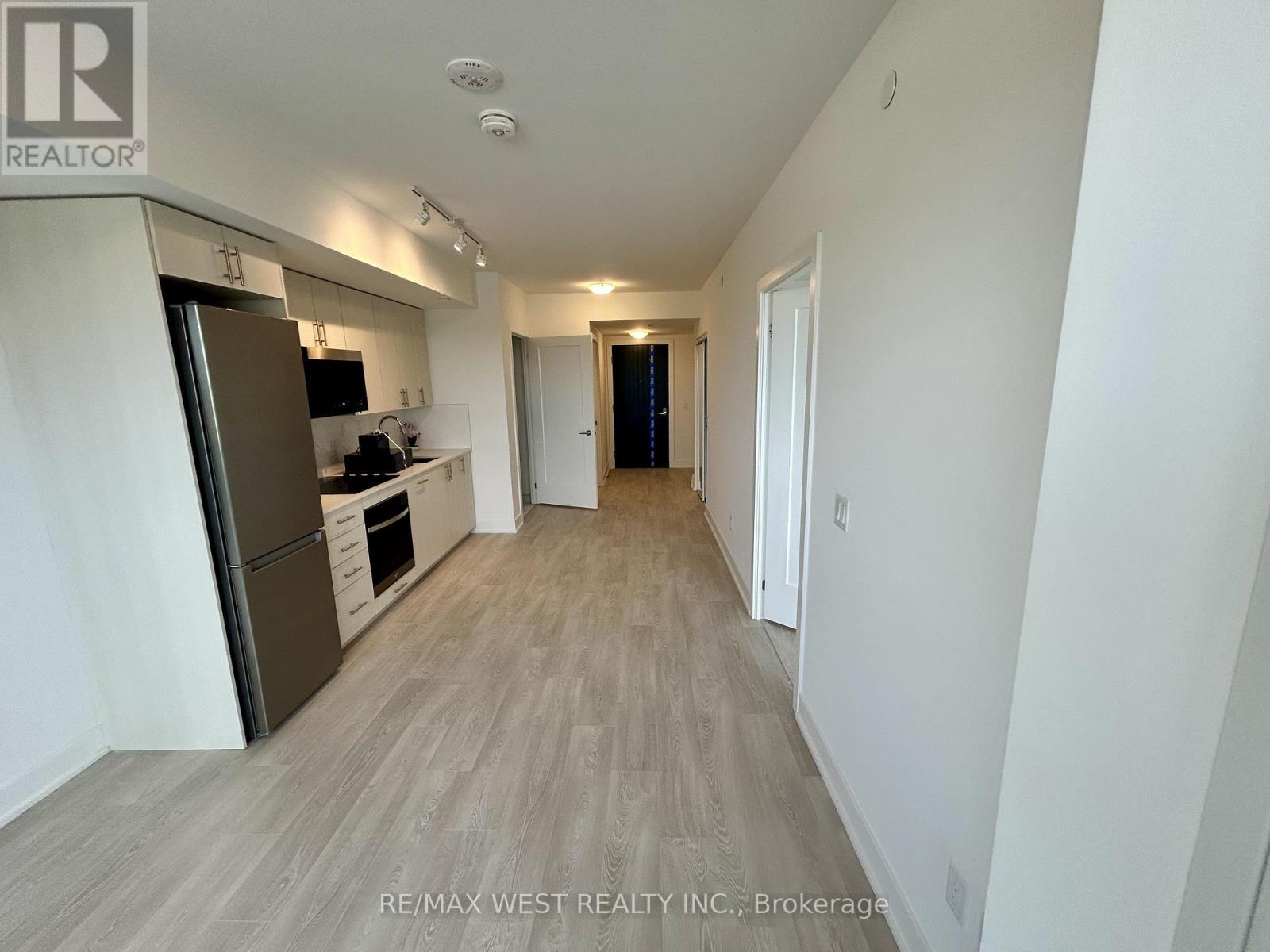 1831 - 2545 Simcoe Street N, Oshawa, ON - Indoor