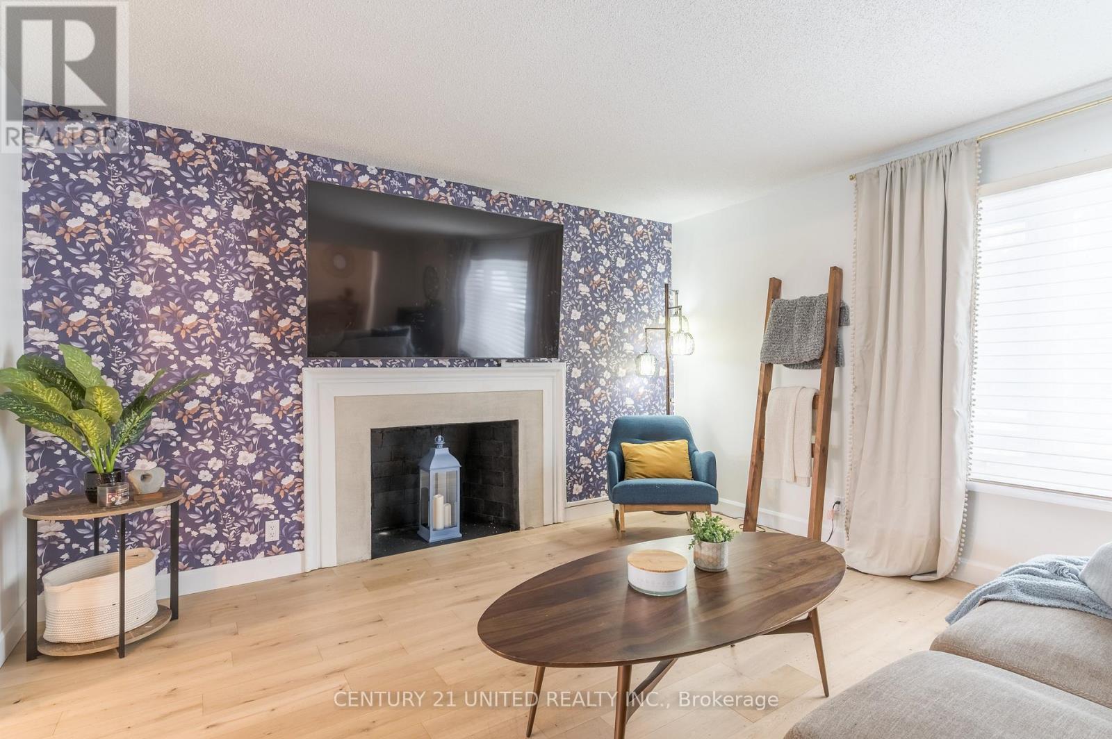 193 Kenedon Drive, Kawartha Lakes (Emily), ON - Indoor Photo Showing Living Room With Fireplace