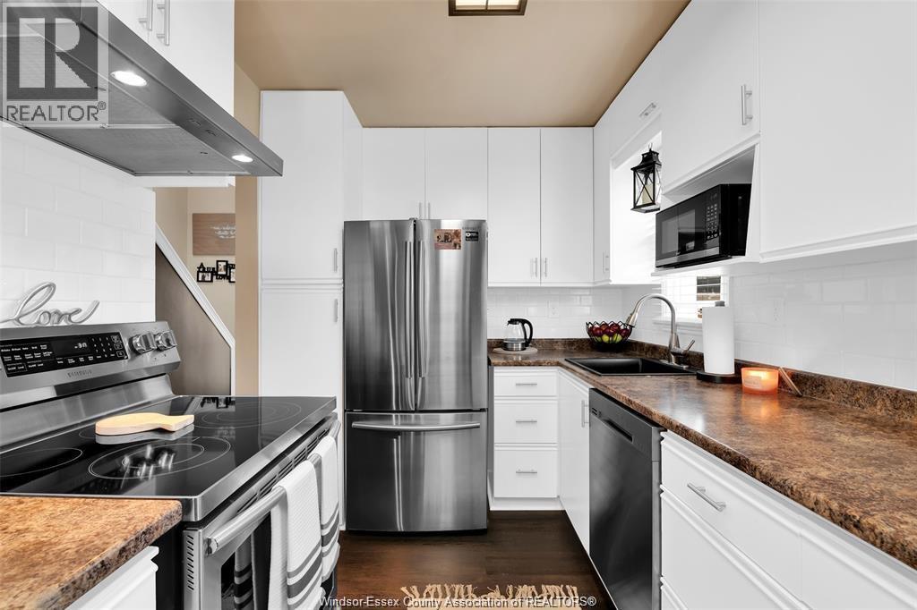 1634 Olive, Windsor, ON - Indoor Photo Showing Kitchen With Upgraded Kitchen