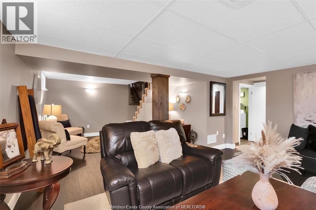 1634 Olive, Windsor, ON - Indoor Photo Showing Living Room