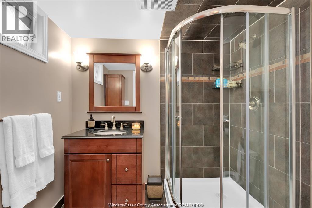 1634 Olive, Windsor, ON - Indoor Photo Showing Bathroom