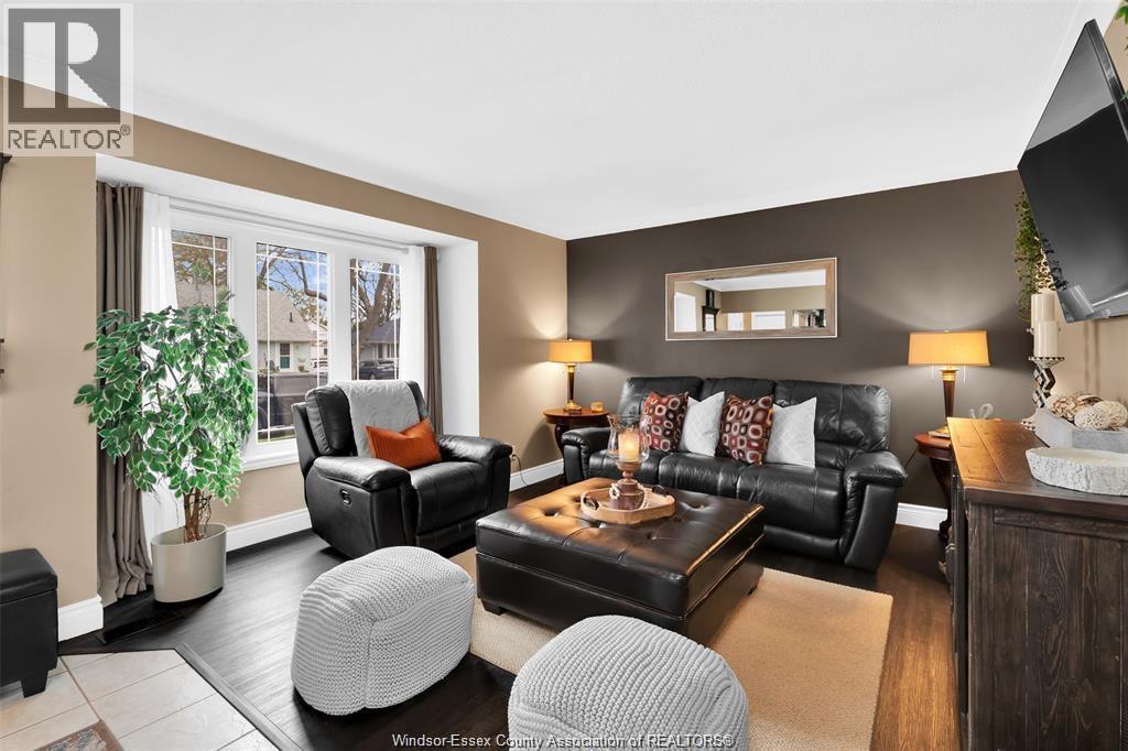 1634 Olive, Windsor, ON - Indoor Photo Showing Living Room
