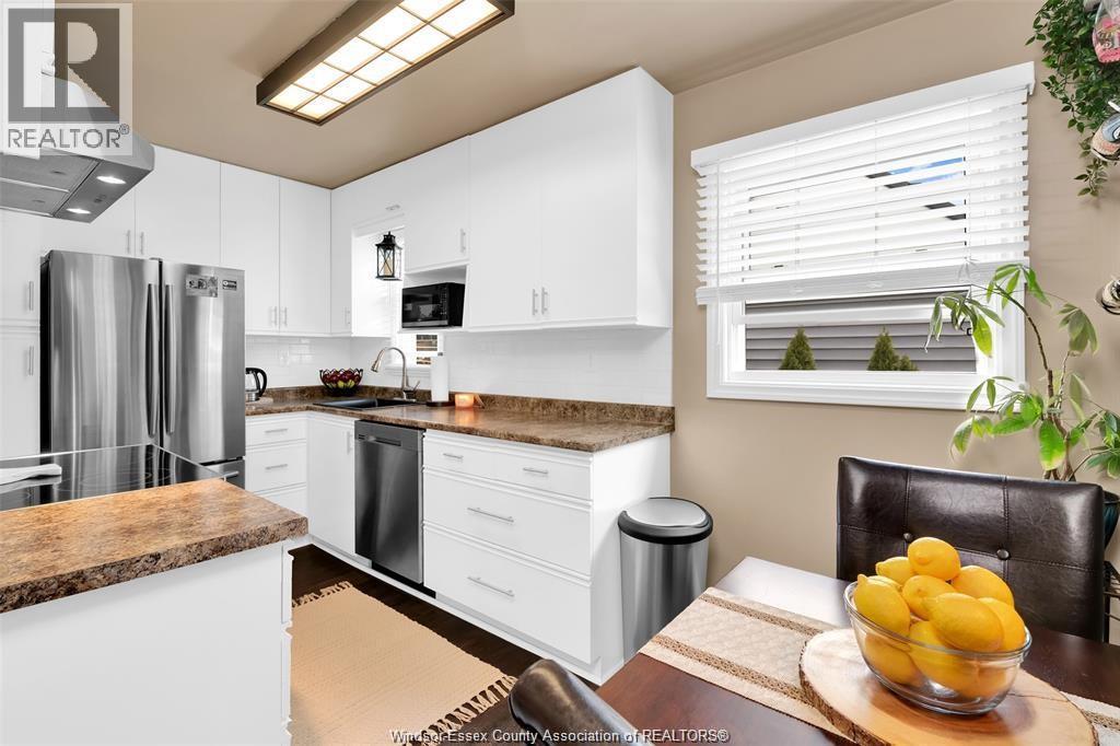 1634 Olive, Windsor, ON - Indoor Photo Showing Kitchen
