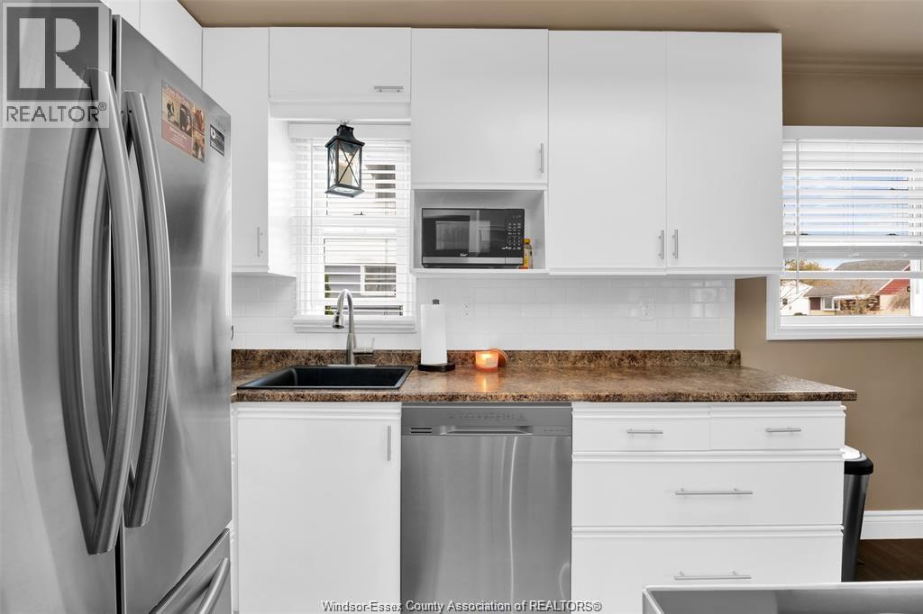 1634 Olive, Windsor, ON - Indoor Photo Showing Kitchen