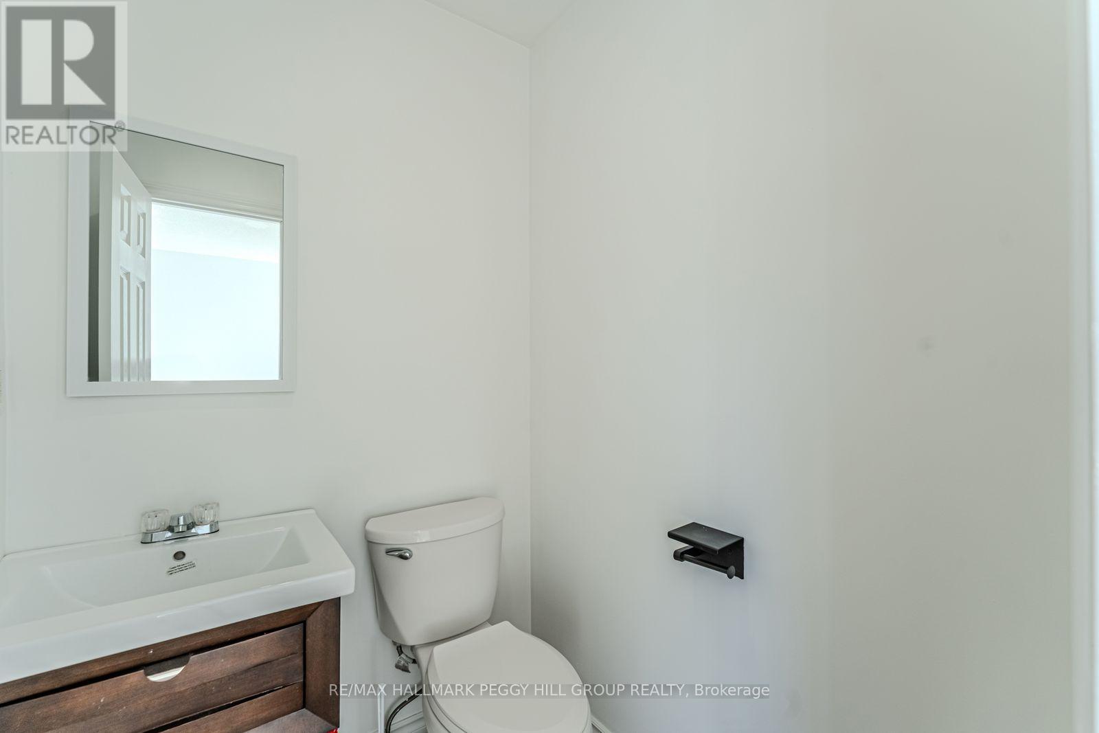 Upper - 9 Kestrel Court, Barrie, ON - Indoor Photo Showing Bathroom