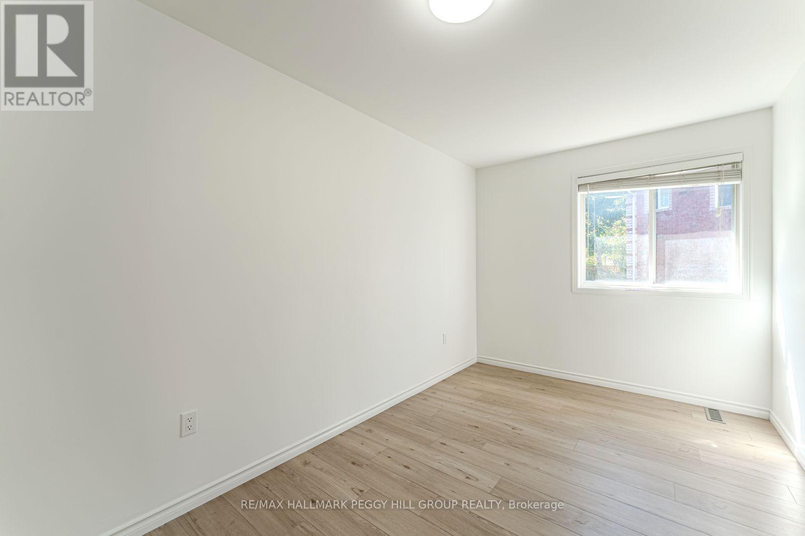 Upper - 9 Kestrel Court, Barrie, ON - Indoor Photo Showing Other Room