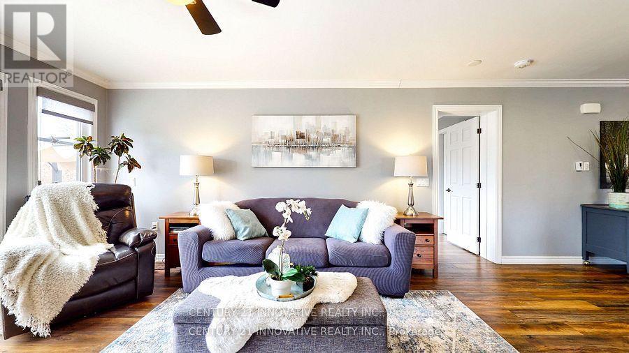15 Ainsworth Drive, Ramara, ON - Indoor Photo Showing Living Room