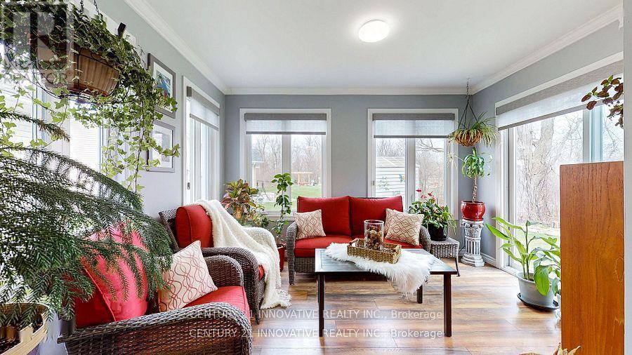 15 Ainsworth Drive, Ramara, ON - Indoor Photo Showing Living Room