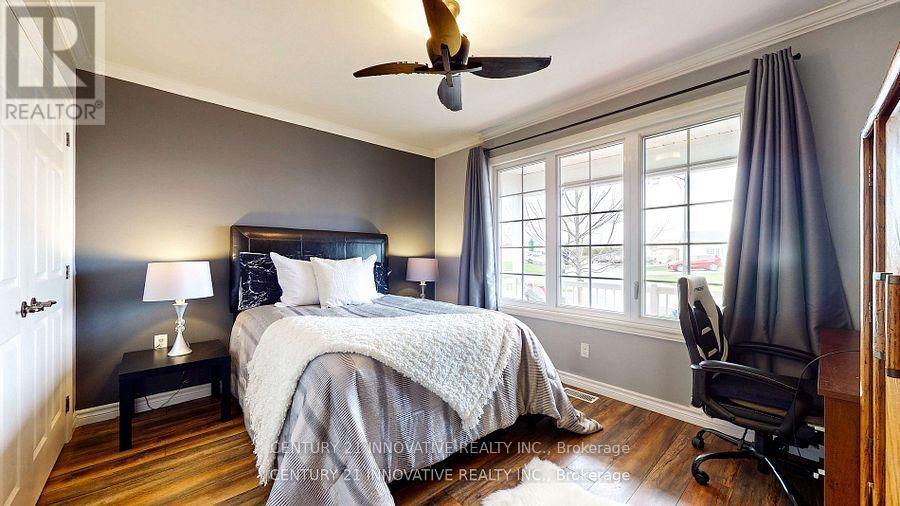 15 Ainsworth Drive, Ramara, ON - Indoor Photo Showing Bedroom
