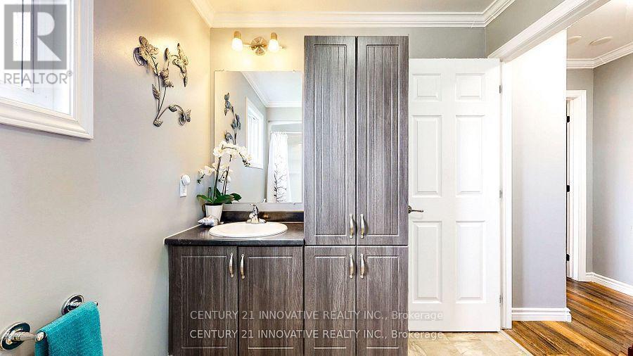 15 Ainsworth Drive, Ramara, ON - Indoor Photo Showing Other Room