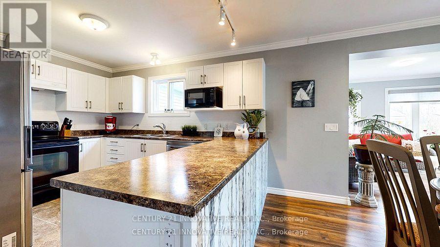 15 Ainsworth Drive, Ramara, ON - Indoor Photo Showing Kitchen