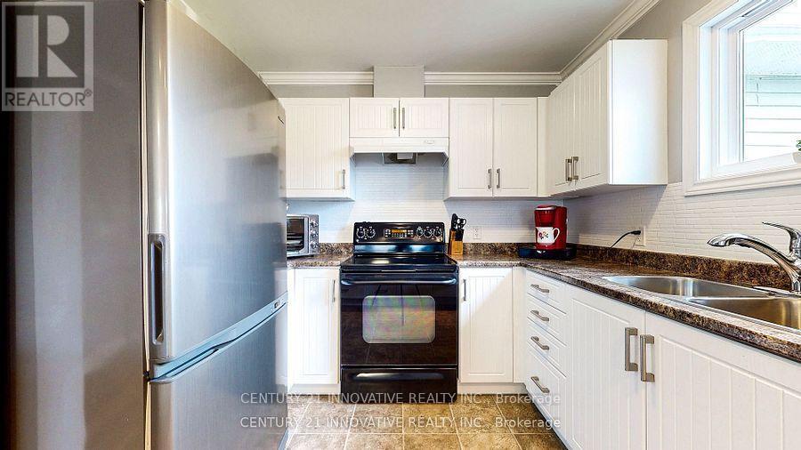 15 Ainsworth Drive, Ramara, ON - Indoor Photo Showing Kitchen With Double Sink