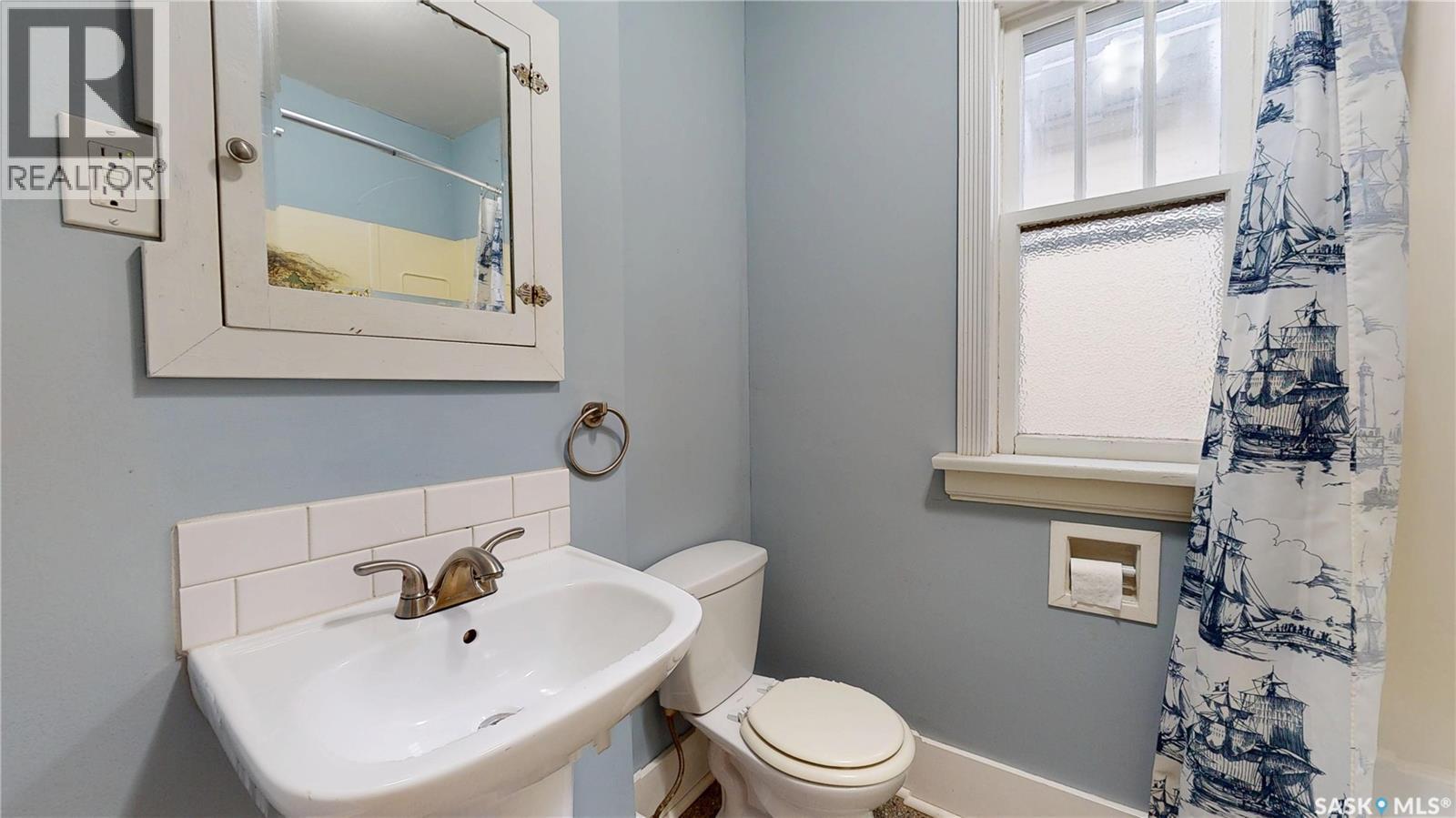 2275 Quebec Street, Regina, SK - Indoor Photo Showing Bathroom