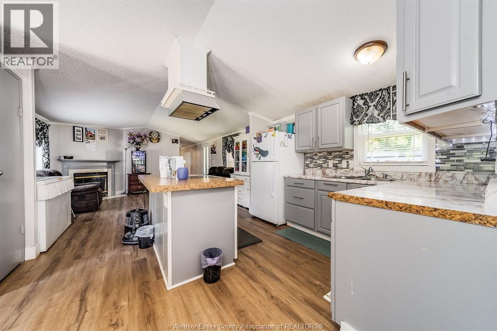 29338 Jane Road Unit# 98, Thamesville, ON - Indoor Photo Showing Kitchen
