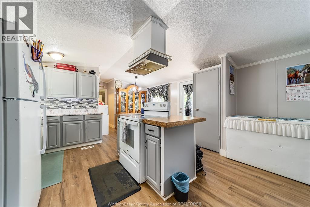 29338 Jane Road Unit# 98, Thamesville, ON - Indoor Photo Showing Kitchen