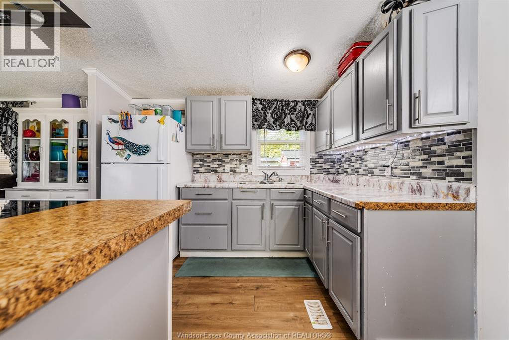 29338 Jane Road Unit# 98, Thamesville, ON - Indoor Photo Showing Kitchen