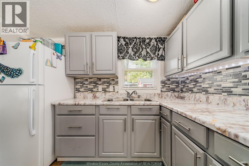 29338 Jane Road Unit# 98, Thamesville, ON - Indoor Photo Showing Kitchen With Double Sink