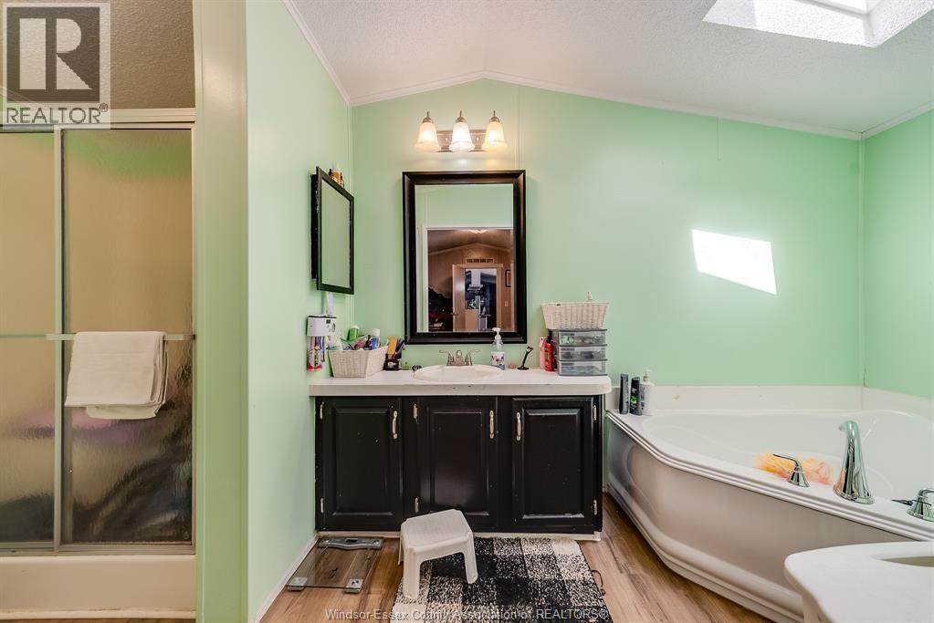 29338 Jane Road Unit# 98, Thamesville, ON - Indoor Photo Showing Bathroom