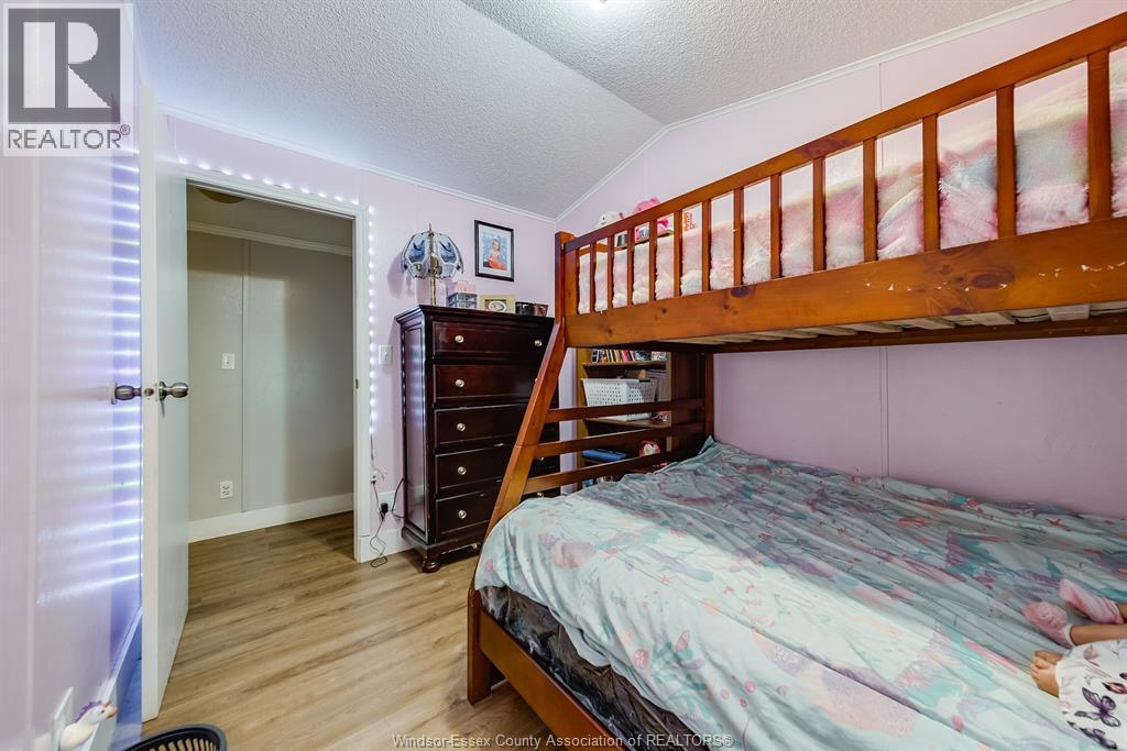 29338 Jane Road Unit# 98, Thamesville, ON - Indoor Photo Showing Bedroom