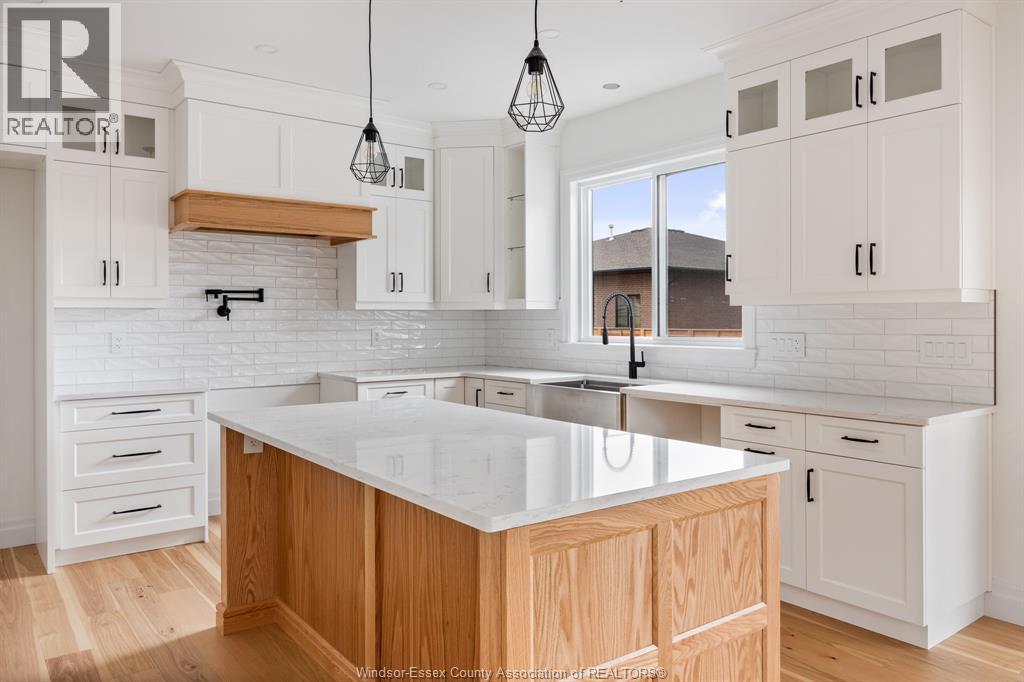 1198 Campana Crescent, Lakeshore, ON - Indoor Photo Showing Kitchen With Upgraded Kitchen