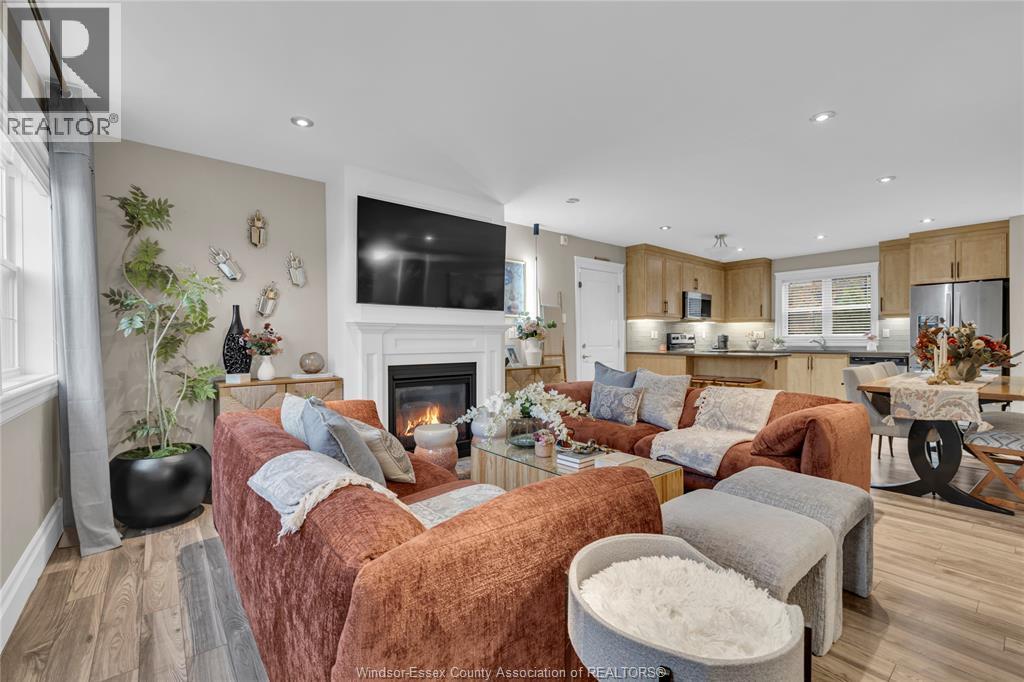 8475 Wyandotte Unit# 116, Windsor, ON - Indoor Photo Showing Living Room With Fireplace