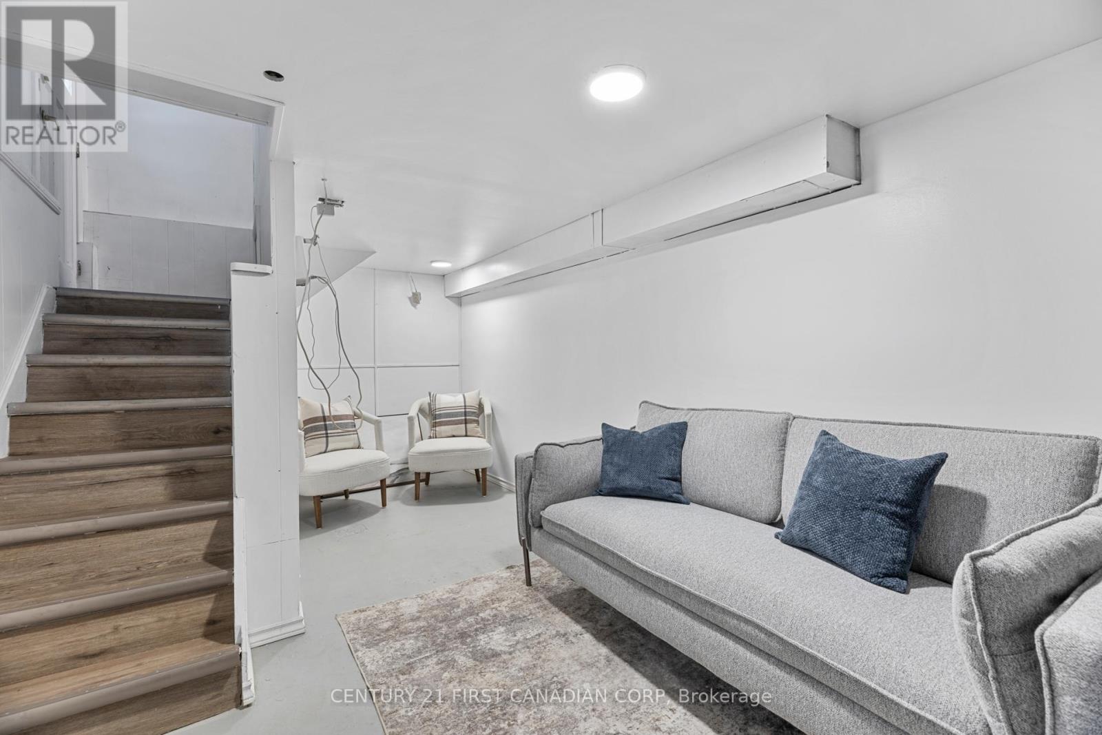 49 Mcnay Street, London East (East C), ON - Indoor Photo Showing Other Room