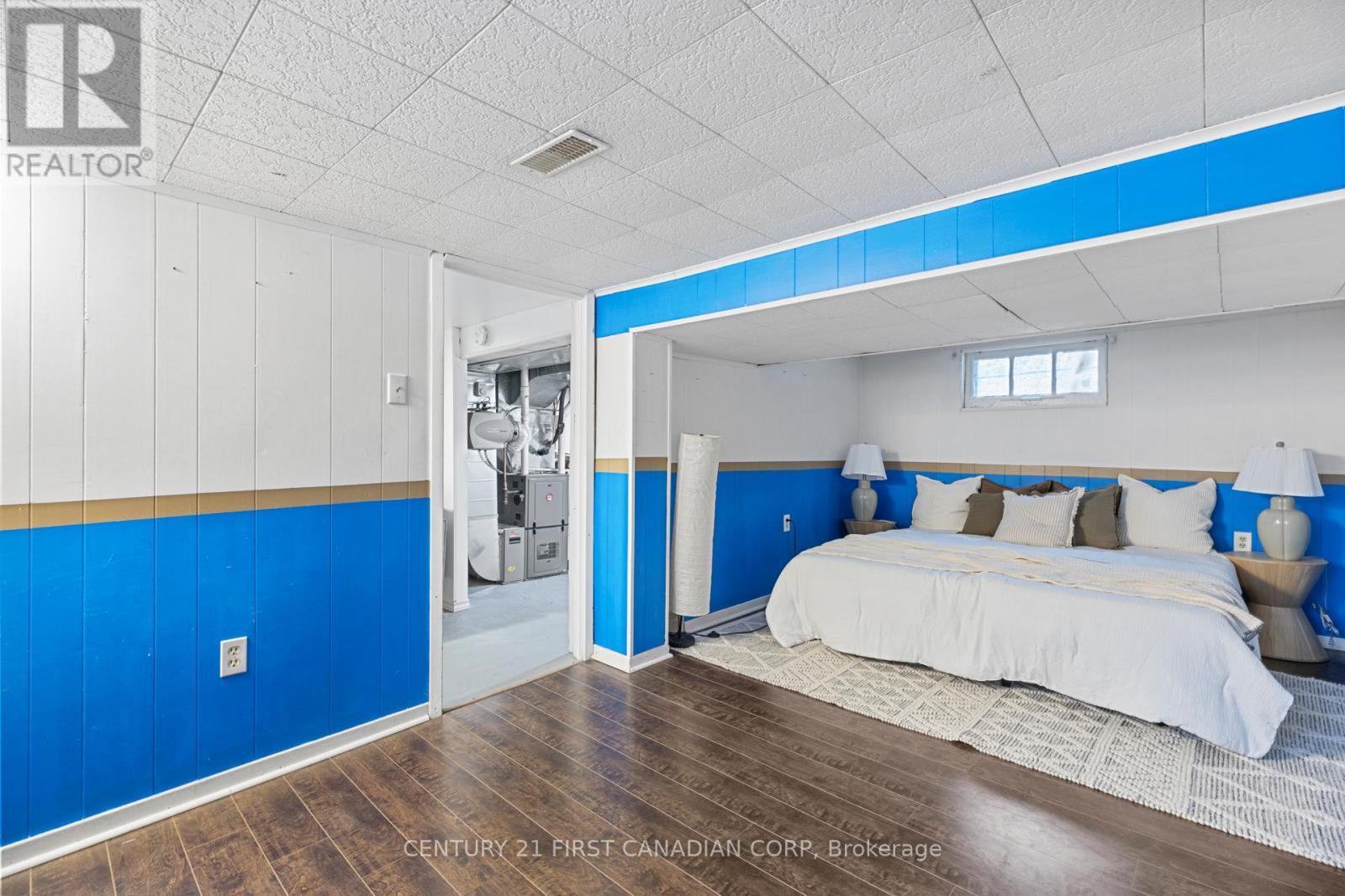 49 Mcnay Street, London East (East C), ON - Indoor Photo Showing Bedroom
