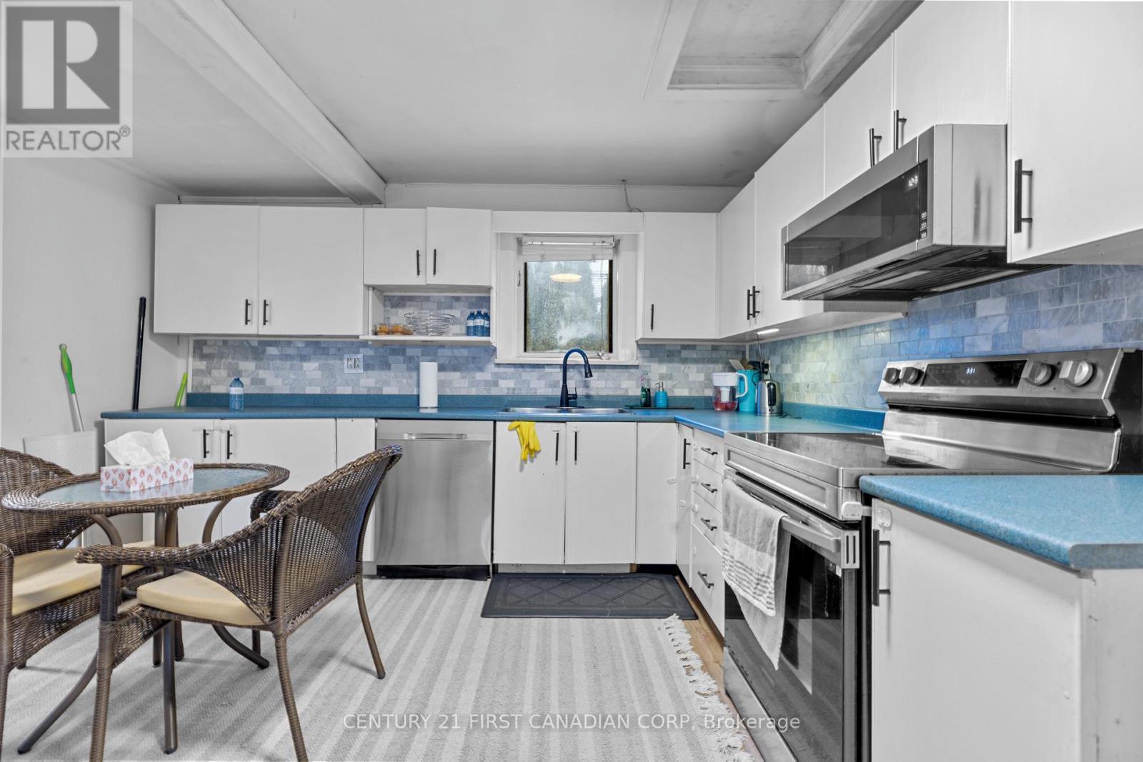 49 Mcnay Street, London East (East C), ON - Indoor Photo Showing Kitchen