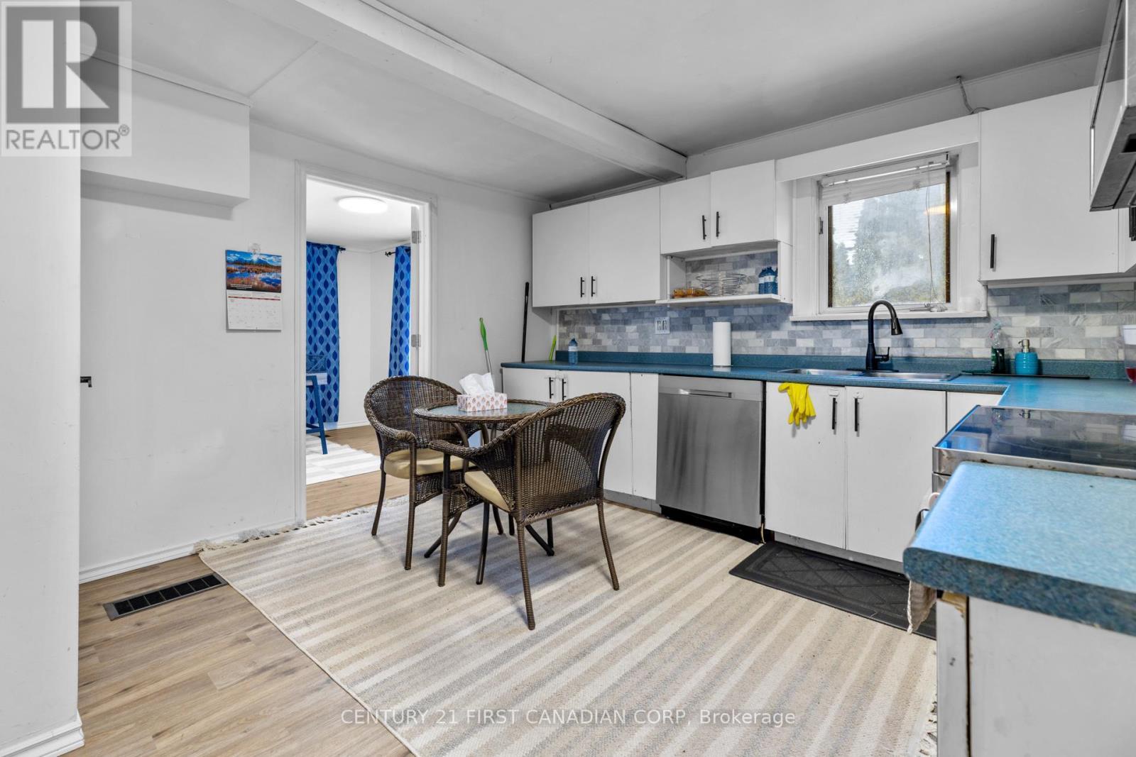 49 Mcnay Street, London East (East C), ON - Indoor Photo Showing Kitchen