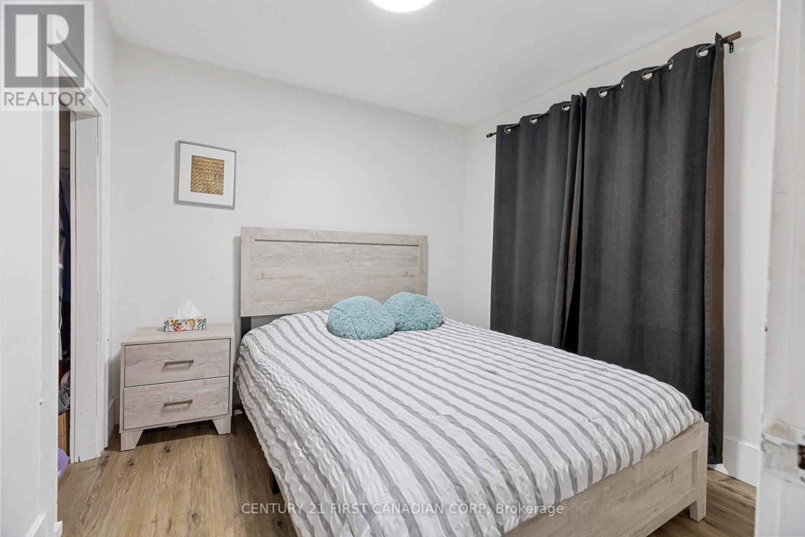 49 Mcnay Street, London East (East C), ON - Indoor Photo Showing Bedroom