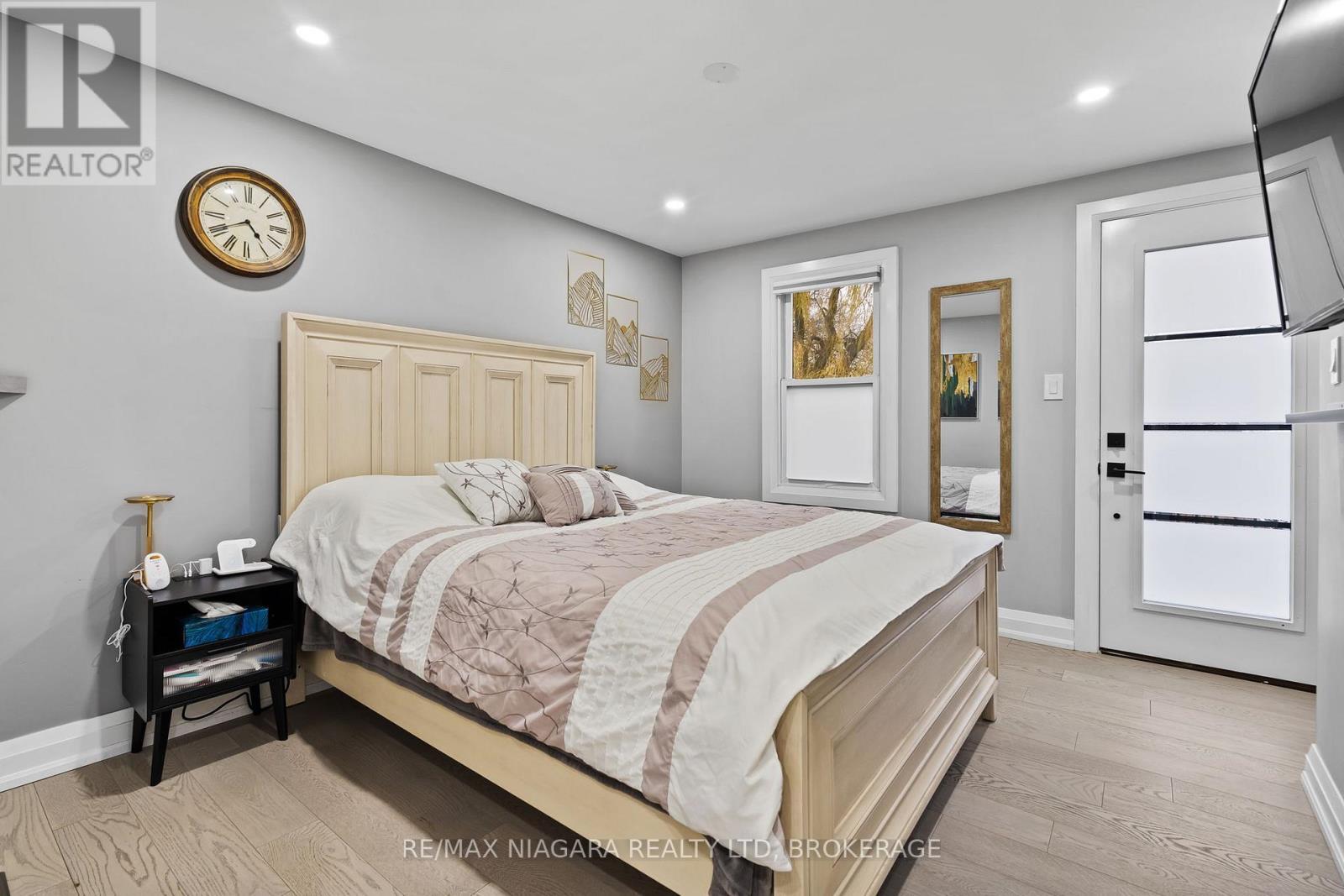 3560 Strang Drive, Niagara Falls (Chippawa), ON - Indoor Photo Showing Bedroom