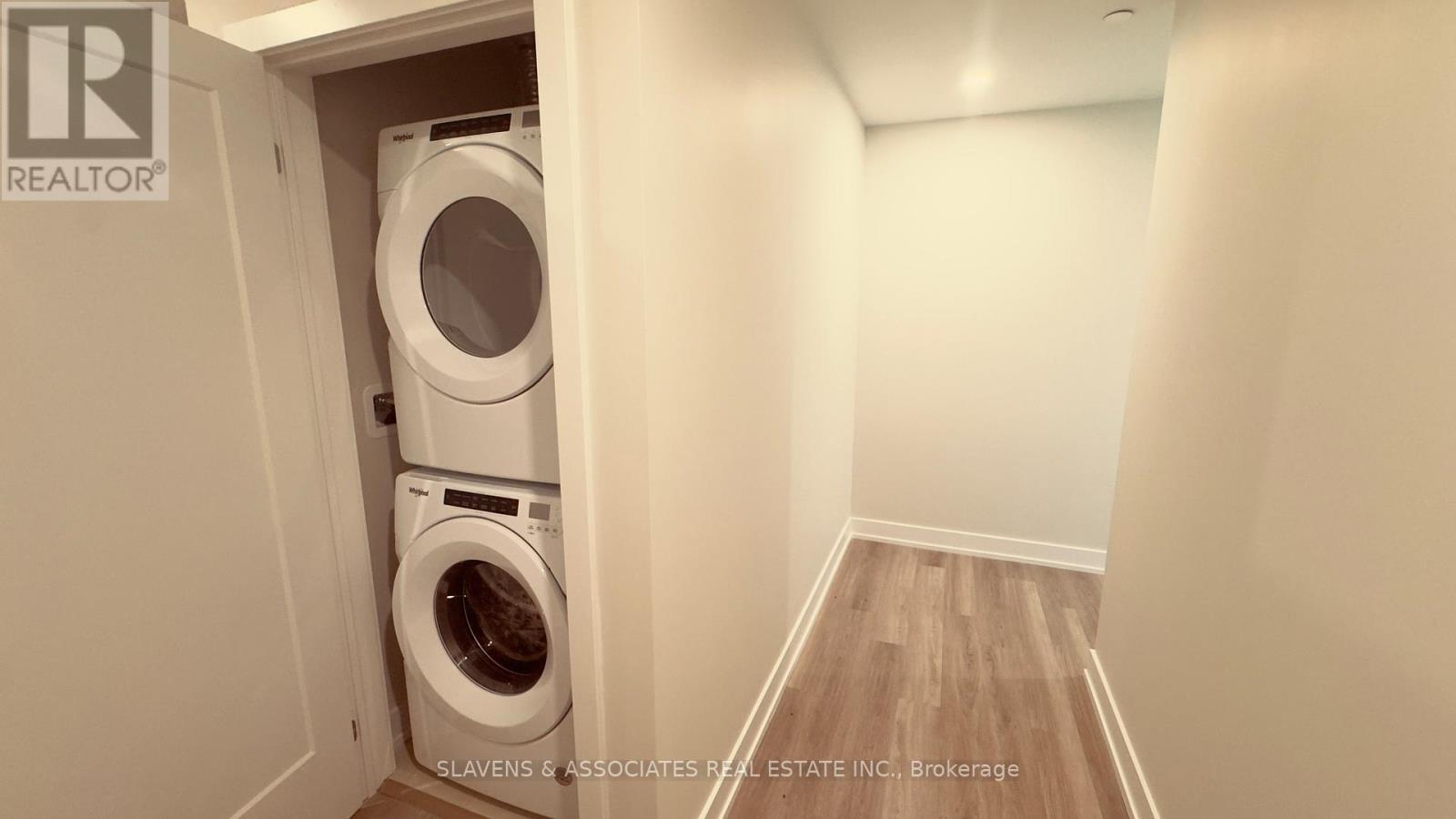 606 - 41 Johnson Street, Barrie, ON - Indoor Photo Showing Laundry Room
