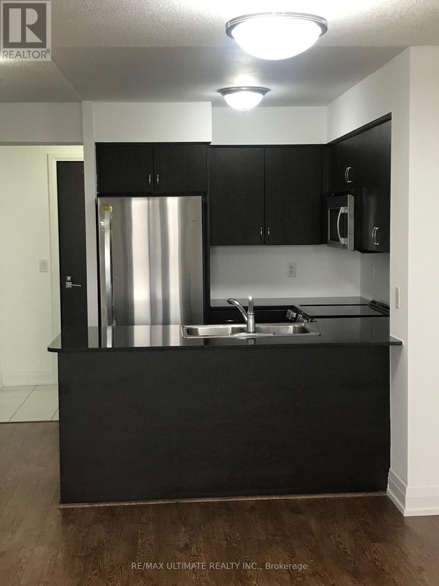 409 - 1060 Sheppard Avenue W, Toronto, ON - Indoor Photo Showing Kitchen With Double Sink