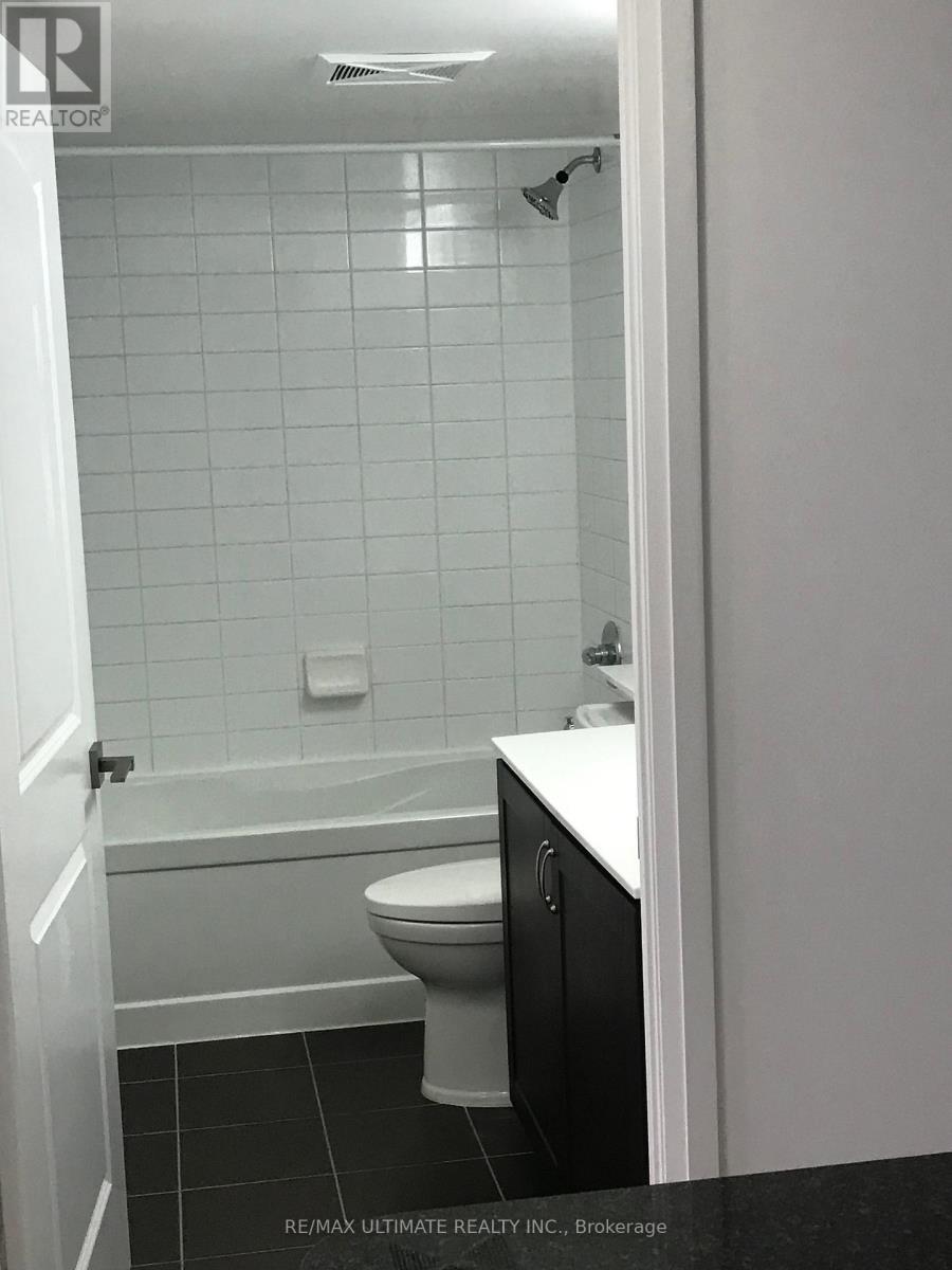 409 - 1060 Sheppard Avenue W, Toronto, ON - Indoor Photo Showing Bathroom