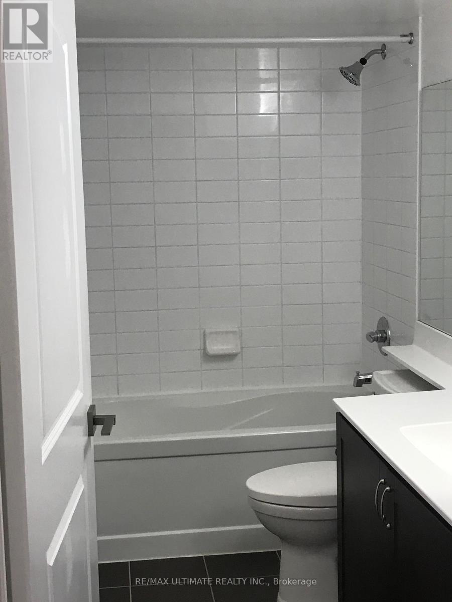 409 - 1060 Sheppard Avenue W, Toronto, ON - Indoor Photo Showing Bathroom