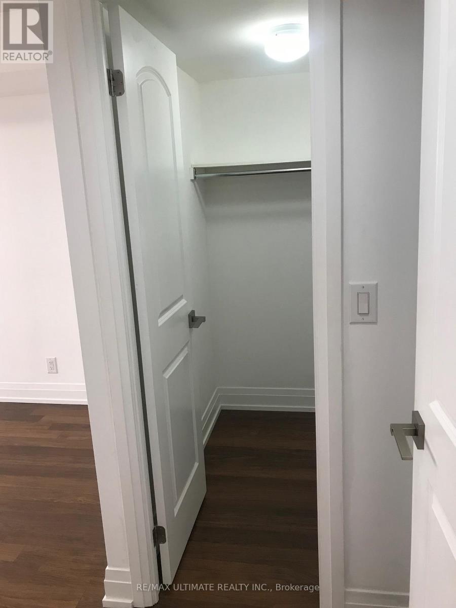 409 - 1060 Sheppard Avenue W, Toronto, ON - Indoor