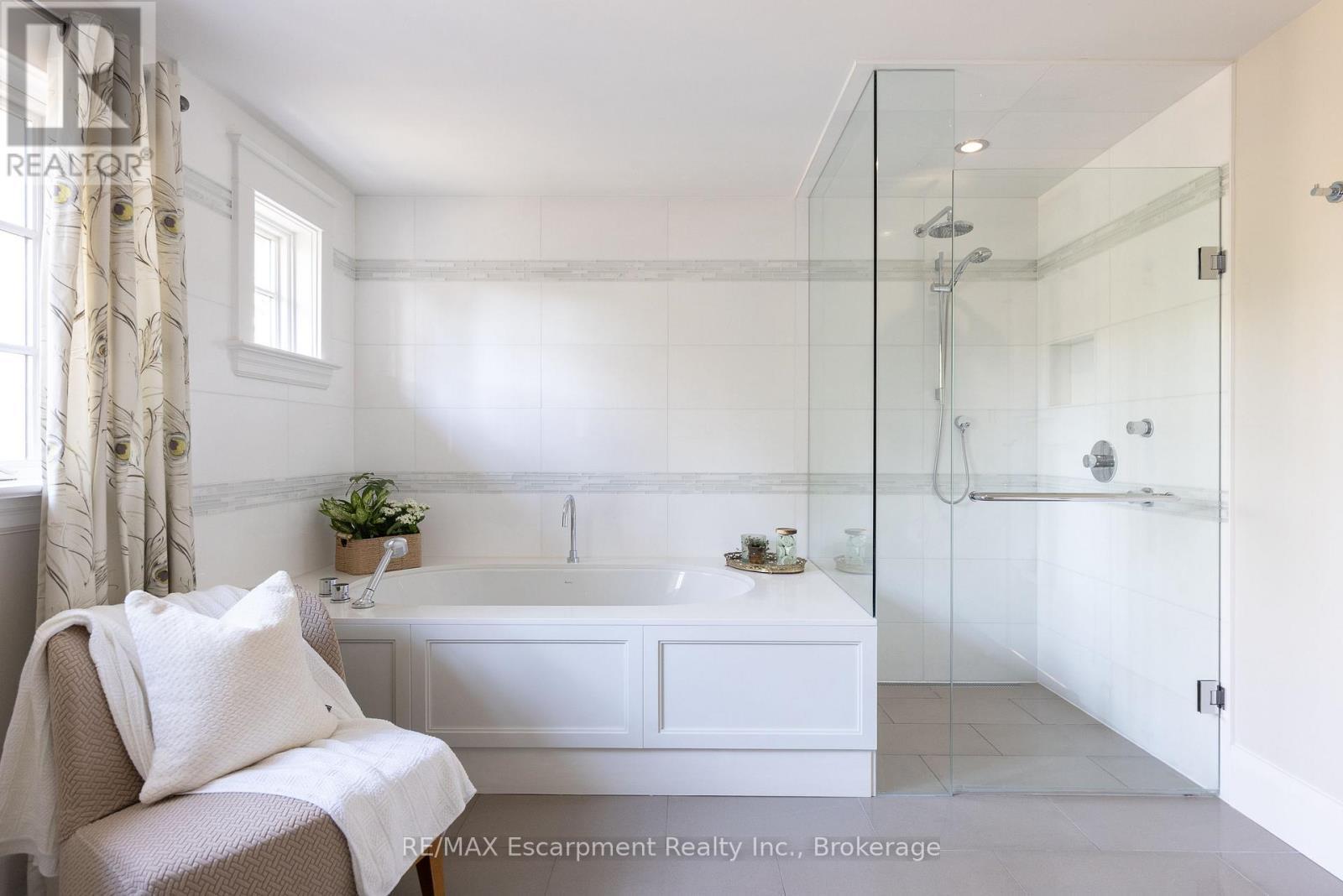 247 Douglas Avenue, Oakville (Oo Old Oakville), ON - Indoor Photo Showing Bathroom