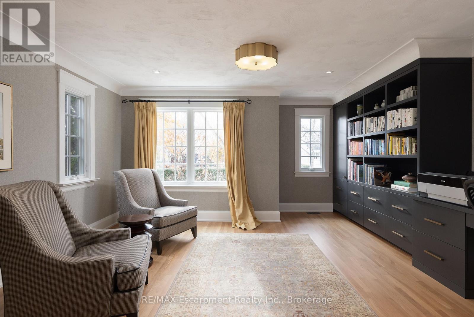 247 Douglas Avenue, Oakville (Oo Old Oakville), ON - Indoor