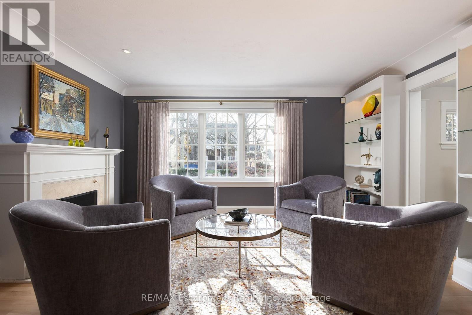 247 Douglas Avenue, Oakville (Oo Old Oakville), ON - Indoor Photo Showing Living Room
