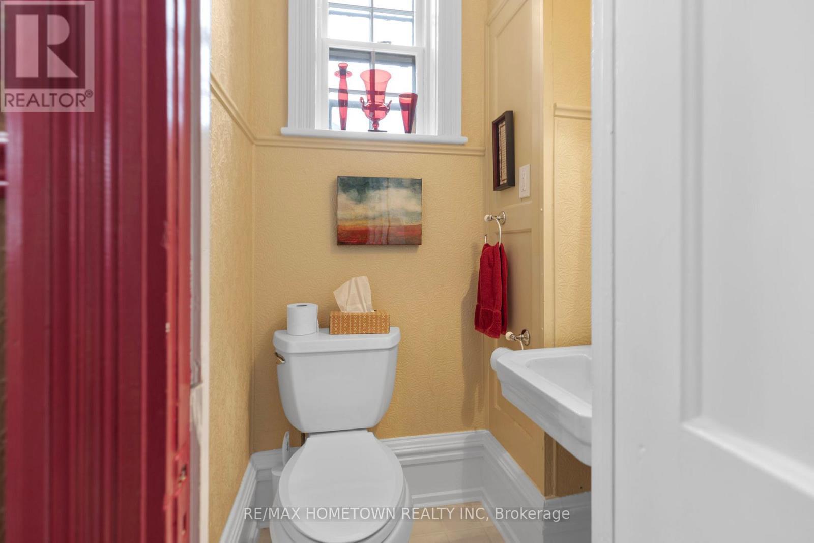 157 Dibble Street W, Prescott, ON - Indoor Photo Showing Bathroom