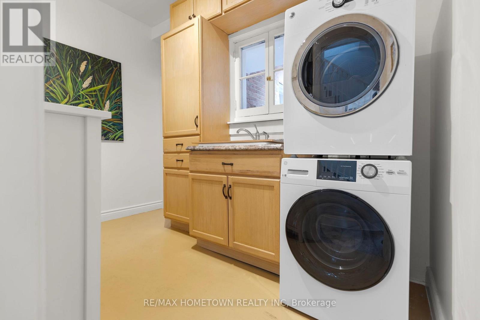 157 Dibble Street W, Prescott, ON - Indoor Photo Showing Laundry Room