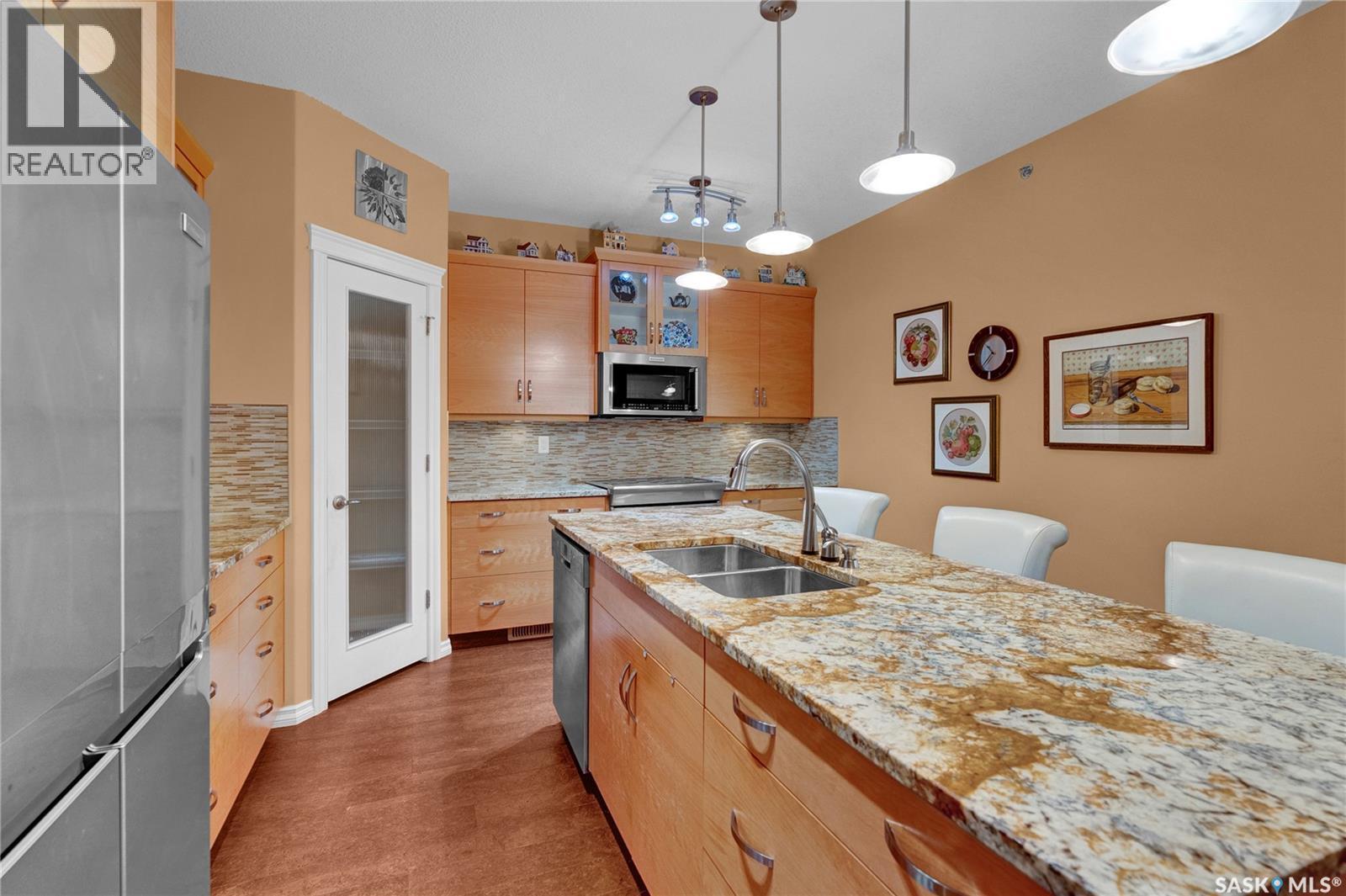 213 4721 Mctavish Street, Regina, SK - Indoor Photo Showing Kitchen With Double Sink